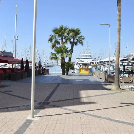 Cap D'agde: Appt 2 Pieces Cabine, 6 Couchages, Proche Plage, Loggia, Parking - Fr-1-249-127 * Agde