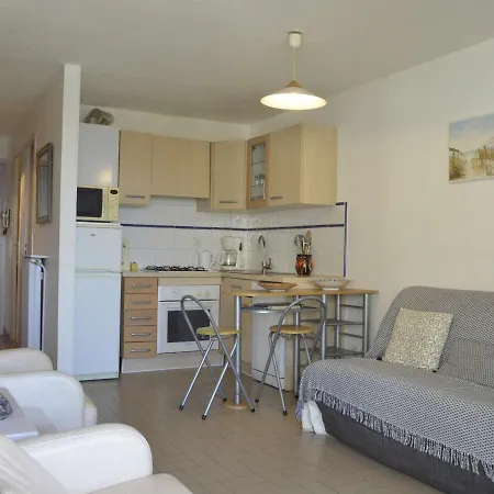 Cap D'agde: Appt 2 Pieces Cabine, 6 Couchages, Proche Plage, Loggia, Parking - Fr-1-249-127 Apartment *
