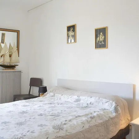 Cap D'agde: Appt 2 Pieces Cabine, 6 Couchages, Proche Plage, Loggia, Parking - Fr-1-249-127